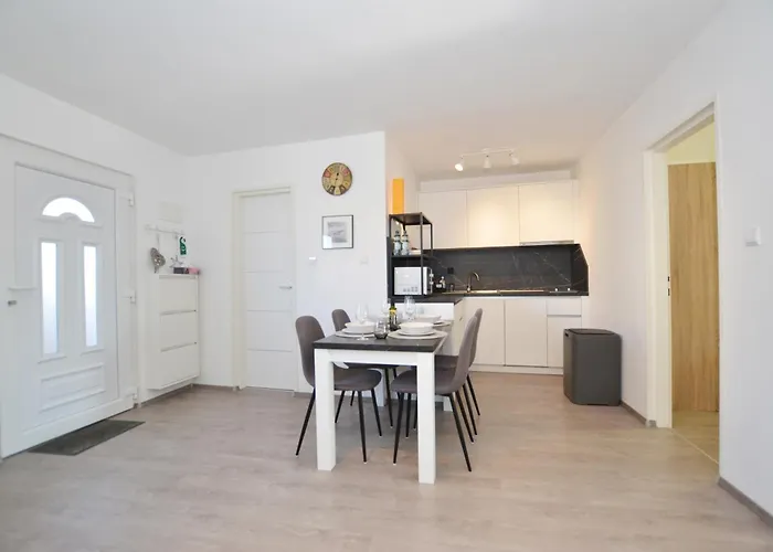 Elsa 아파트 로비니